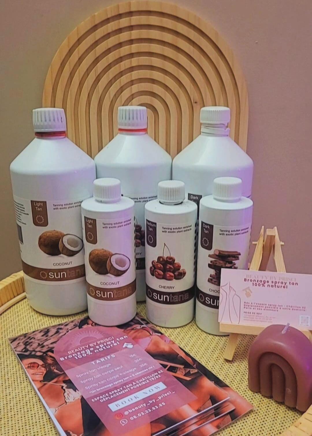 Flacons de solution Sun Tan utilisés par Beauty By Prisci
